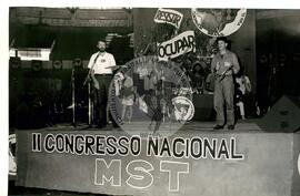 Congresso Nacional do MST, 2o (Distrito Federal (Brasil), 08 mai. 1990) [fotografia] / Fotógrafo(a) : Douglas Mansur ; Carlos Carvalho. -- Ref.: BR-SPMST_MST-SN-CIN_AMP_000703-004236-CGR.