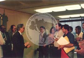Audiência com o Presidente Itamar Franco (Distrito Federal (Brasil), 02 fev. 1993) [fotografia] / Fotógrafo(a) : Cassiana Caparelli. -- Ref.: BR-SPMST_MST-SN-CIN_AMP_000630-003548-ARV.