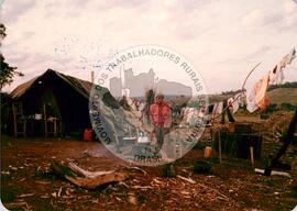 Acampamento do MST [sem identificação] (Medianeira-PR, [sem data]) [fotografia] / Fotógrafo(a) : Mario Micani. -- Ref.: BR-SPMST_MST-SN-CIN_AMP_000078-000661-ACP.