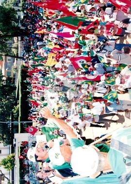 Chegada da Marcha Popular à Brasília (Brasília-DF, 07 out. 1999) [fotografia] / Fotógrafo(a) : Douglas Mansur. -- Ref.: BR-SPMST_MST-SN-CIN_AMP_001399-011131-MAC.