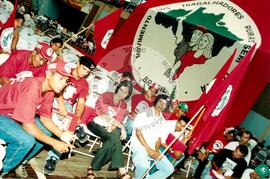 Encontro de Jovens do MST, na Ucicamp, 3o (Campinas-SP, 14 fev. 2001) [fotografia] / Fotógrafo(a) : Douglas Mansur ; João Zinclar. -- Ref.: BR-SPMST_MST-SN-CIN_AMP_000902-006641-ENJ.