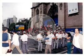 Marcha Sem Terra contra a prisão de 6 trabalhadores (São Paulo-SP, mar. 2000) [fotografia] / Fotógrafo(a) : Joaquim Duarte. -- Ref.: BR-SPMST_MST-SN-CIN_AMP_001425-011515-MAC.