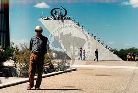 Congresso Nacional do MST, 3o (Distrito Federal (Brasil), 25 jul. 1995) [fotografia] / Fotógrafo(a) : Douglas Mansur ; Débora Lerrer. -- Ref.: BR-SPMST_MST-SN-CIN_AMP_000708-004383-CGR.