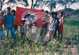Assentamento "Retiro e Velho" do MST (Itapirapuã-GO, [sem data]) [fotografia] / Fotógrafo(a) : Reginaldo Pacheco. -- Ref.: BR-SPMST_MST-SN-CIN_AMP_000161-001164-ASS.