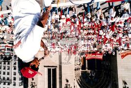 Chegada da Marcha Nacional à Brasília (Brasília-DF, fev. 1997) [fotografia] / Fotógrafo(a) : Douglas Mansur ; Paulo P. Lima. -- Ref.: BR-SPMST_MST-SN-CIN_AMP_001397-011067-MAC.