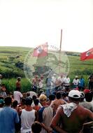 Acampamento " Nova Canudos" do MST (Porto Feliz-SP, 1999) [fotografia] / Fotógrafo(a) : Douglas Mansur. -- Ref.: BR-SPMST_MST-SN-CIN_AMP_000048-000399-ACP.