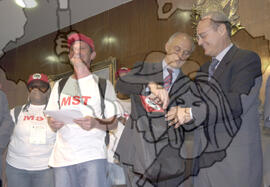 [Título n/d] : lote nº 002, pasta nº 000043, doc. nº 000004 [imagem] / Fotógrafo(a) : [autoria n/d].