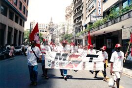 Mobilização (São Paulo-SP, 17 abr. 1988) [fotografia] / Fotógrafo(a) : Douglas Mansur. -- Ref.: BR-SPMST_MST-SN-CIN_AMP_000372-001828-AMT.