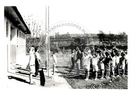 Escola em assentamento (Santa Catarina, 1997) [fotografia] / Fotógrafo(a) : Arquivo MST. -- Ref.: BR-SPMST_MST-SN-CIN_AMP_000887-006226-EDU.