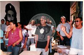 Oficina de Rádio (Pontal de Parapanema-SP, 30 jul. 2001) [fotografia] / Fotógrafo(a) : Mineirinho. -- Ref.: BR-SPMST_MST-SN-CIN_AMP_000693-003972-ARV.