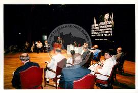 Tribunal Internacional dos Crimes do Latifúndio e da Política Governamental de Violação dos Direitos Humanos (Curitiba-PR, 02 mai. 2001) [fotografia] / Fotógrafo(a) : Douglas Mansur. -- Ref.: BR-SPMST_MST-SN-CIN_AMP_000134-000967-ACS.