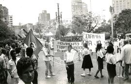 Manifestação na Praça da Sé (São Paulo-SP, [sem data]) [fotografia] / Fotógrafo(a) : Douglas Mansur ; Debora Lerrer. -- Ref.: BR-SPMST_MST-SN-CIN_AMP_000411-002410-AMT.
