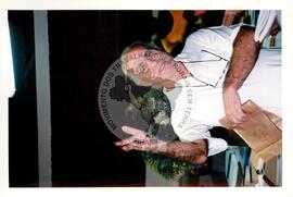 Leilão das peças da COOPEMARE (São Paulo (Estado), 24 nov. 1999) [fotografia] / Fotógrafo(a) : Fernando Braga. -- Ref.: BR-SPMST_MST-SN-CIN_AMP_000756-005010-CSS.