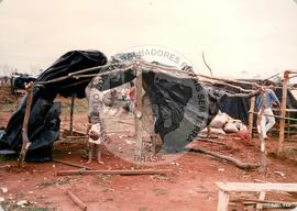 Acampamento do MST [sem identificação] (São Paulo (Estado), ago. 1990) [fotografia] / Fotógrafo(a) : Arquivo MST. -- Ref.: BR-SPMST_MST-SN-CIN_AMP_000041-000151-ACP.