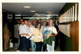 Audiência com o presidente Fernando Henrique Cardoso (Distrito Federal (Brasil), mai. 1995) [fotografia] / Fotógrafo(a) : Douglas Mansur. -- Ref.: BR-SPMST_MST-SN-CIN_AMP_000632-003582-ARV.