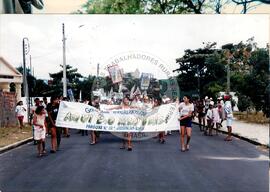 Mobilização no INCRA (Fortaleza-CE, 14 ago. 1998) [fotografia] / Fotógrafo(a) : Estácio Júnior. -- Ref.: BR-SPMST_MST-SN-CIN_AMP_000513-002919-AMT.