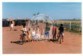 Acampamento "Guarantã" (São Paulo (Estado), jul. 1998) [fotografia] / Fotógrafo(a) : Douglas Mansur. -- Ref.: BR-SPMST_MST-SN-CIN_AMP_000045-000189-ACP.