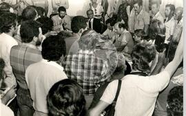 Ministro da Reforma Agrária em reunião com Dante Oliveira (Mato Grosso do Sul, 30 jul. 1986) [fotografia] / Fotógrafo(a) : Denilson Nantes. -- Ref.: BR-SPMST_MST-SN-CIN_AMP_000651-003674-ARV.