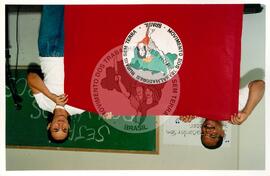 Semana Nacional de Cultura Brasileira e Reforma Agrária (Rio de Janeiro-RJ, 18 mar. 2002) [fotografia] / Fotógrafo(a) : Luciney Martins. -- Ref.: BR-SPMST_MST-SN-CIN_AMP_001823-013743-NDT.