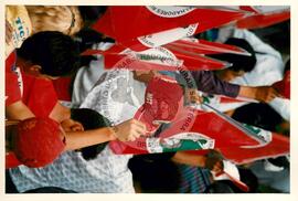 Mobilização (São Paulo-SP, 17 abr. 1988) [fotografia] / Fotógrafo(a) : Douglas Mansur. -- Ref.: BR-SPMST_MST-SN-CIN_AMP_000373-001910-AMT.