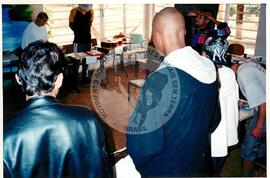 Oficina de Rádio (Pontal de Parapanema-SP, 30 jul. 2001) [fotografia] / Fotógrafo(a) : Mineirinho. -- Ref.: BR-SPMST_MST-SN-CIN_AMP_000693-003959-ARV.