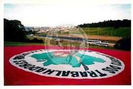 Acampamento "Parque Tropeiro" do MST (Curitiba-PR, 02 mai. 2001) [fotografia] / Fotógrafo(a) : Douglas Mansur. -- Ref.: BR-SPMST_MST-SN-CIN_AMP_000075-000640-ACP.