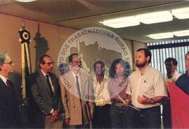 Audiência com o Presidente Itamar Franco (Distrito Federal (Brasil), 02 fev. 1993) [fotografia] / Fotógrafo(a) : Cassiana Caparelli. -- Ref.: BR-SPMST_MST-SN-CIN_AMP_000630-003539-ARV.