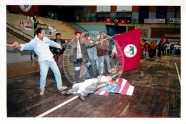 Encontro de Jovens do MST, na Ucicamp, 1o (Campinas-SP, 02 jul. 1999) [fotografia] / Fotógrafo(a) : Douglas Mansur. -- Ref.: BR-SPMST_MST-SN-CIN_AMP_000898-006416-ENJ.