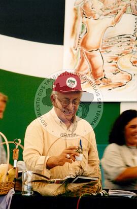 Seminário Nacional sobre Educação no Campo (Brasília-DF, 26 nov. 2002) [fotografia] / Fotógrafo(a) : Nivaldo Honório. -- Ref.: BR-SPMST_MST-SN-CIN_AMP_000113-000762-ACS.