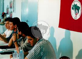 Congresso Nacional do MST, 4o (Distrito Federal (Brasil), 07 ago. 2000) [fotografia] / Fotógrafo(a) : Douglas Mansur ; Paula Reis ; João Zinclar. -- Ref.: BR-SPMST_MST-SN-CIN_AMP_000711-004530-CGR.