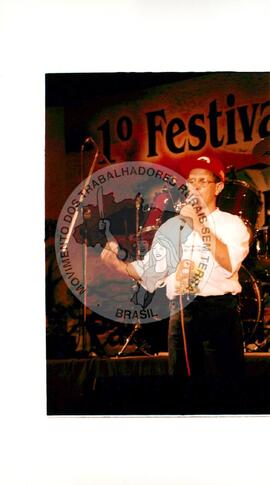 Festival da Reforma Agrária, 1o (Palmeiras das Missões-RS, 04 fev. 1999) [fotografia] / Fotógrafo(a) : Claudio Foschiera. -- Ref.: BR-SPMST_MST-SN-CIN_AMP_000806-005272-CUL.