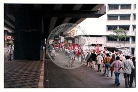 Marcha Sem Terra contra a prisão de 6 trabalhadores (São Paulo-SP, mar. 2000) [fotografia] / Fotógrafo(a) : Joaquim Duarte. -- Ref.: BR-SPMST_MST-SN-CIN_AMP_001425-011526-MAC.