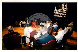 Tribunal Internacional dos Crimes do Latifúndio e da Política Governamental de Violação dos Direitos Humanos (Curitiba-PR, 02 mai. 2001) [fotografia] / Fotógrafo(a) : Douglas Mansur. -- Ref.: BR-SPMST_MST-SN-CIN_AMP_000134-000965-ACS.