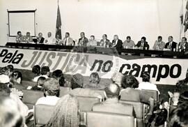 Ato contra a violência - Deputados federais (Tocantinópolis-GO, nov. 1984) [fotografia] / Fotógrafo(a) : Luiz Alves. -- Ref.: BR-SPMST_MST-SN-CIN_AMP_000593-003421-AMT.