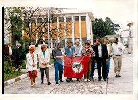 Encontro de Diolinda com personalidades no presídio Carandiru (São Paulo-SP, nov. 1995) [fotografia] / Fotógrafo(a) : [sem autoria] ; Renata Jubram. -- Ref.: BR-SPMST_MST-SN-CIN_AMP_000670-003810-ARV.