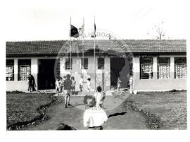 Escola em assentamento (Santa Catarina, 1997) [fotografia] / Fotógrafo(a) : Arquivo MST. -- Ref.: BR-SPMST_MST-SN-CIN_AMP_000887-006223-EDU.