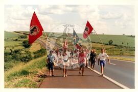 Marcha Nacional do MST (Goiânia-GO, abr. 1997) [fotografia] / Fotógrafo(a) : Arquivo MST ; Paulo P. Lima. -- Ref.: BR-SPMST_MST-SN-CIN_AMP_001407-011337-MAC.