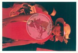 Semana Nacional de Cultura Brasileira e Reforma Agrária (Rio de Janeiro-RJ, 18 mar. 2002) [fotografia] / Fotógrafo(a) : Luciney Martins. -- Ref.: BR-SPMST_MST-SN-CIN_AMP_001813-013230-NDT.