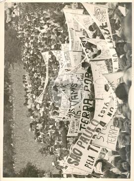 Romaria conquistadora da Terra Prometida (Porto Alegre-RS, 27 mai. 1986) [fotografia] / Fotógrafo(a) : Karine Emerich. -- Ref.: BR-SPMST_MST-SN-CIN_AMP_001956-014960-SPR.