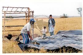 Acampamento "Guarantã" (São Paulo (Estado), jul. 1998) [fotografia] / Fotógrafo(a) : Douglas Mansur. -- Ref.: BR-SPMST_MST-SN-CIN_AMP_000045-000208-ACP.