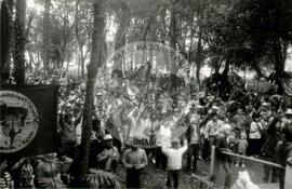 Acampamento do MST [sem identificação] (São Miguel das Missões-RS, jul. 1992) [fotografia] / Fotógrafo(a) : Debora Lerrer ; Claudemir. -- Ref.: BR-SPMST_MST-SN-CIN_AMP_000088-000697-ACP.