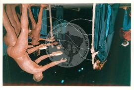 Mística de Abertura do Tribunal (Curitiba-PR, 02 mai. 2001) [fotografia] / Fotógrafo(a) : Douglas Mansur. -- Ref.: BR-SPMST_MST-SN-CIN_AMP_001917-014359-SJM.