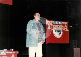 Lançamento da Revista Sem Terra (São Paulo (Estado), 03 jul. 1997) [fotografia] / Fotógrafo(a) : Francisca P. Montejo ; Saulo Pompermayer ; Douglas Mansur ; . -- Ref.: BR-SPMST_MST-SN-CIN_AMP_000692-003899-ARV.