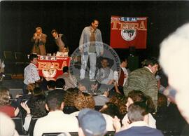 Lançamento da Revista Sem Terra (São Paulo (Estado), 03 jul. 1997) [fotografia] / Fotógrafo(a) : Francisca P. Montejo ; Saulo Pompermayer ; Douglas Mansur ; . -- Ref.: BR-SPMST_MST-SN-CIN_AMP_000692-003912-ARV.