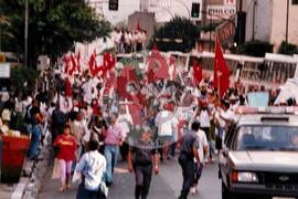 Manifestação na Praça da Sé (São Paulo-SP, [sem data]) [fotografia] / Fotógrafo(a) : Douglas Mansur ; Debora Lerrer. -- Ref.: BR-SPMST_MST-SN-CIN_AMP_000411-002408-AMT.