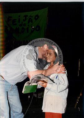 ENERA- Encontro Nacional de Educadores e Educadoras da Reforma Agrária, 1o (Distrito Federal (Brasil), jul. 1997) [fotografia] / Fotógrafo(a) : Douglas Mansur. -- Ref.: BR-SPMST_MST-SN-CIN_AMP_000960-007608-ENC.