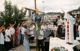 Culto ecumênico em Frente ao Tribunal de Justiça (Santa Catarina, 17 abr. 1988) [fotografia] / Fotógrafo(a) : Jaciel Borges. -- Ref.: BR-SPMST_MST-SN-CIN_AMP_000482-002812-AMT.