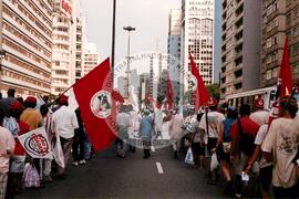 Manifestação na Praça da Sé (São Paulo-SP, [sem data]) [fotografia] / Fotógrafo(a) : Douglas Mansur ; Debora Lerrer. -- Ref.: BR-SPMST_MST-SN-CIN_AMP_000411-002467-AMT.