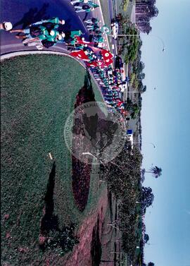 Chegada da Marcha Popular à Brasília (Brasília-DF, 07 out. 1999) [fotografia] / Fotógrafo(a) : Douglas Mansur. -- Ref.: BR-SPMST_MST-SN-CIN_AMP_001396-011011-MAC.