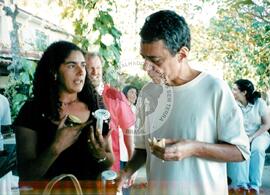 Partida de futebol entre o time do MST e do Chico Buarque (Rio de Janeiro (Estado), mar. 2000) [fotografia] / Fotógrafo(a) : Maysa Mendonça. -- Ref.: BR-SPMST_MST-SN-CIN_AMP_000805-005204-CUL.